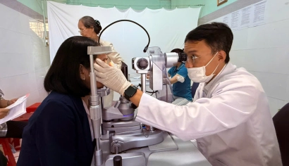 Bệnh viện mắt miền đông khám mắt cho người dân hưởng ứng Ngày Sức khỏe toàn dân 07/4/2026