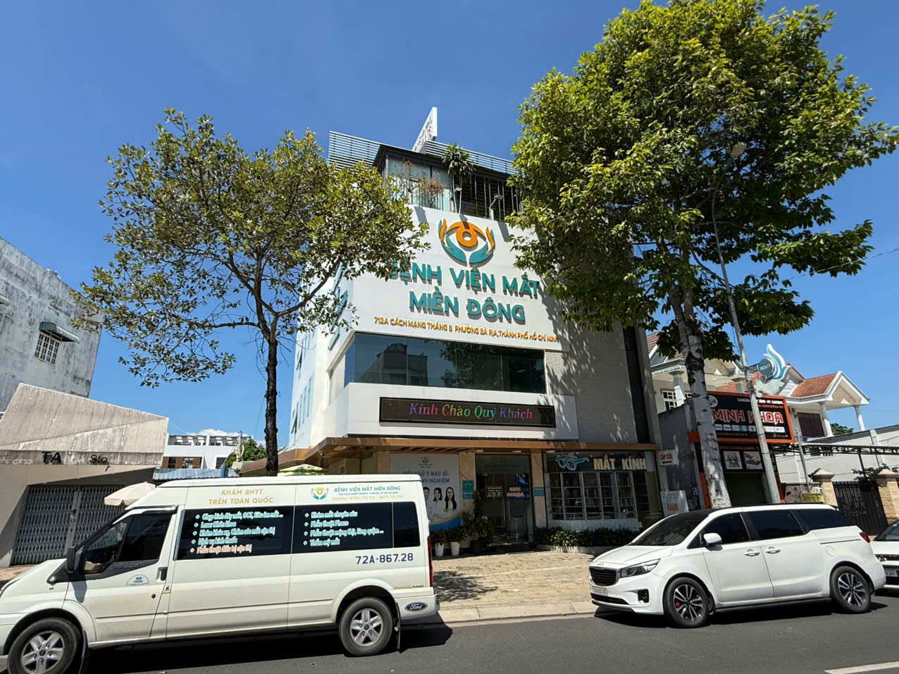 Kham dau mat do tai benh vien mat mien dong